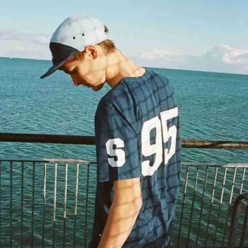 6686体育铜牌作者像梦一场