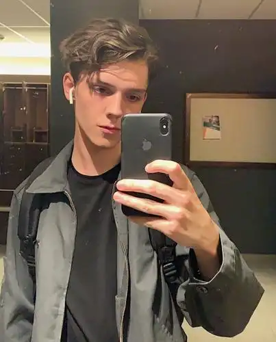 6686体育合作伙伴Yuri