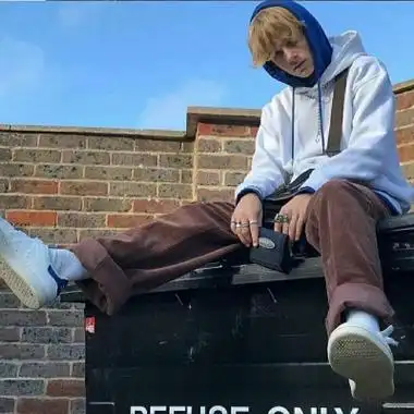 6686体育特邀作者玉砌似画染